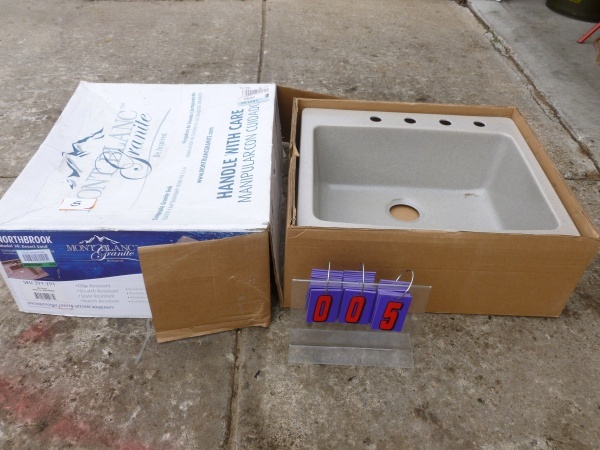 SnS Auctions # 184 End of the season lawn mowers & outdoor