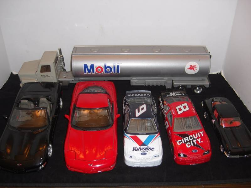 Large Scale Models Corvettes, Race Cars, Mobil Tanker