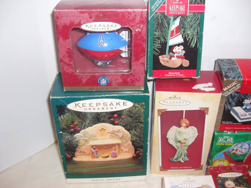 20 Christmas Ornaments Hallmark Keepsake Star Tre, NFL, Shaq