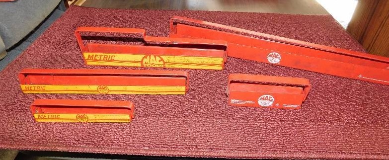 lot 10 image: 5 various sized MAC brand socket trays