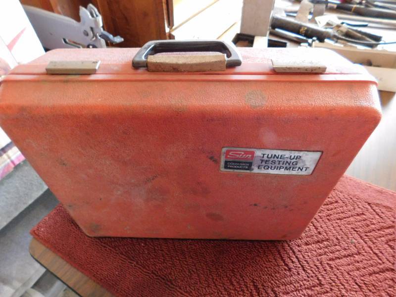 lot 29 image: Tune up testing equipment Sun inductive timing light kit