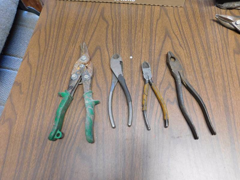lot 67 image: Tin Snips other hand tools