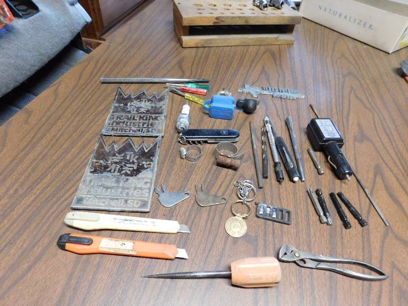 lot 101 image: Misc drawer items, pocket knife and other advertising items see photos