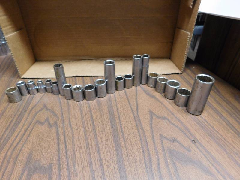 lot 105 image: 21 various standard sized Craftsman sockets all in good condition usable