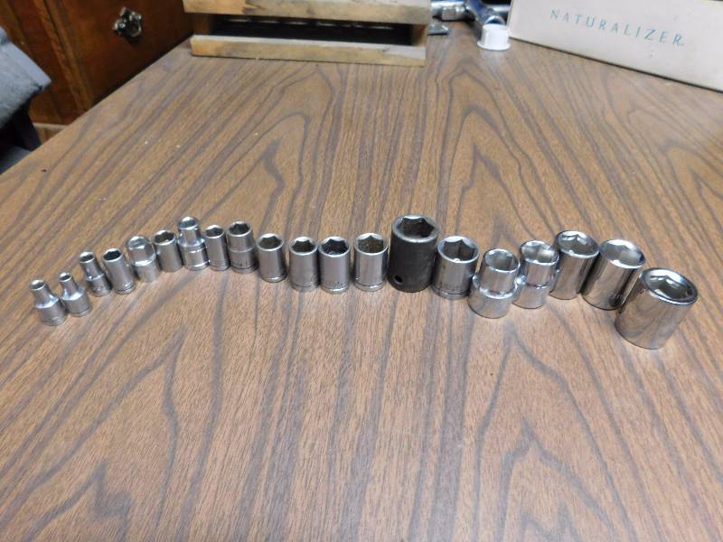 lot 115 image: 20 misc sockets various sizes and manufacturers