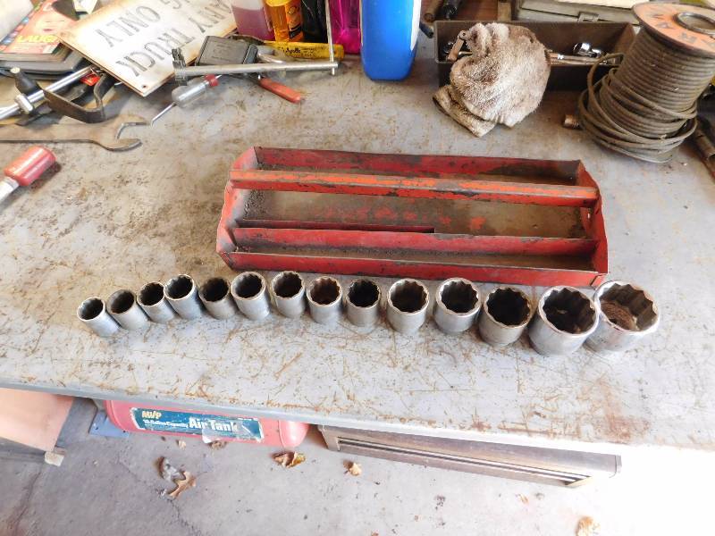lot 7 image: 14 standard large Craftsman sockets see photos for sizes