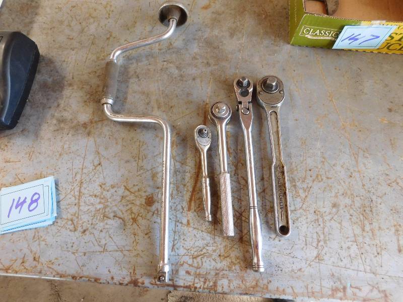 lot 148 image: 4 ratchets and one brace for sockets see photos