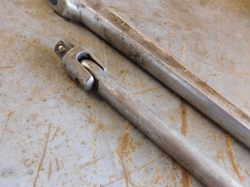 lot 150 image: two flex T-handles heavy duty