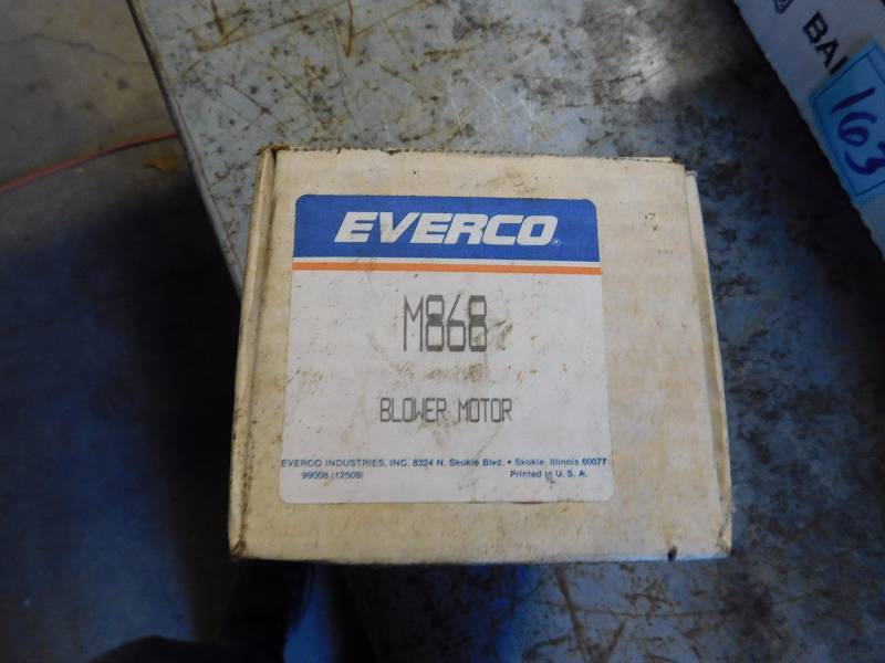 lot 4 image: AC BLOWER MOTOR, Universal 2-Speed, Single Shaft, Reversible - Everco M868