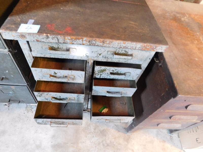 lot 3 image: Vintage metal work table wdrawers