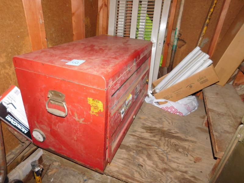 lot 2 image: Large metal tool box
