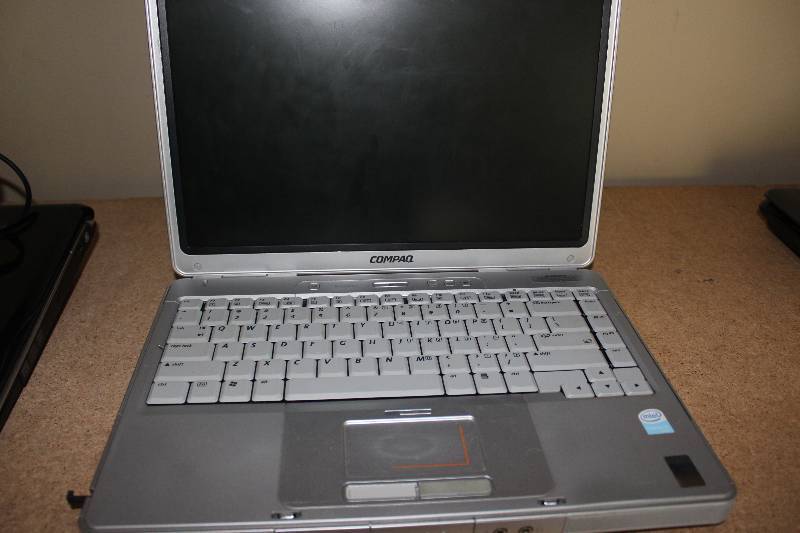 lot 27 image: Compaq laptop, as is for parts