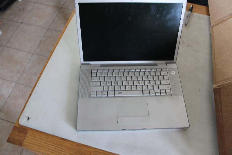 lot 20 image: Macbook pro, as is for parts