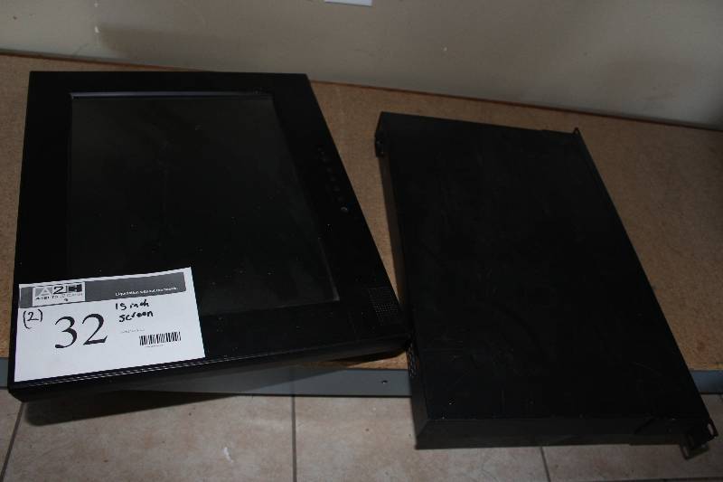 lot 32 image: 15 inch flat screen monitor, Dlink managed switch, as is for parts