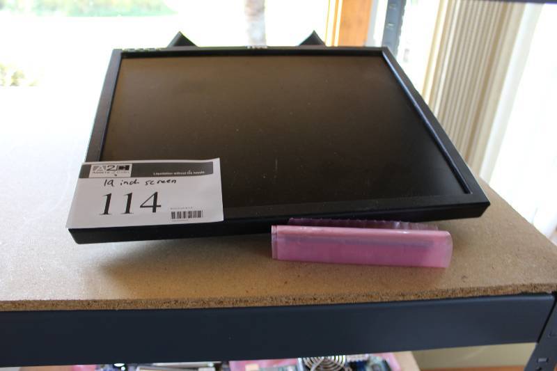 lot 114 image: Dell LCD comuter monitor, tested and operational