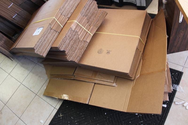 lot 135 image: new shipping boxes, misc sizes