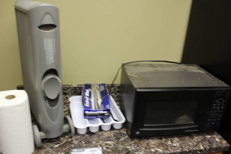 lot 145 image: misc kitchen accessories, microwave, tested and operational