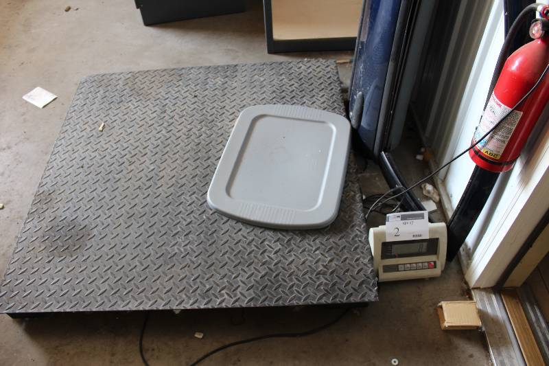 lot 2 image: 4500 pound 2000 KG pallet scale 40 inches X 40 inches, tested and operational