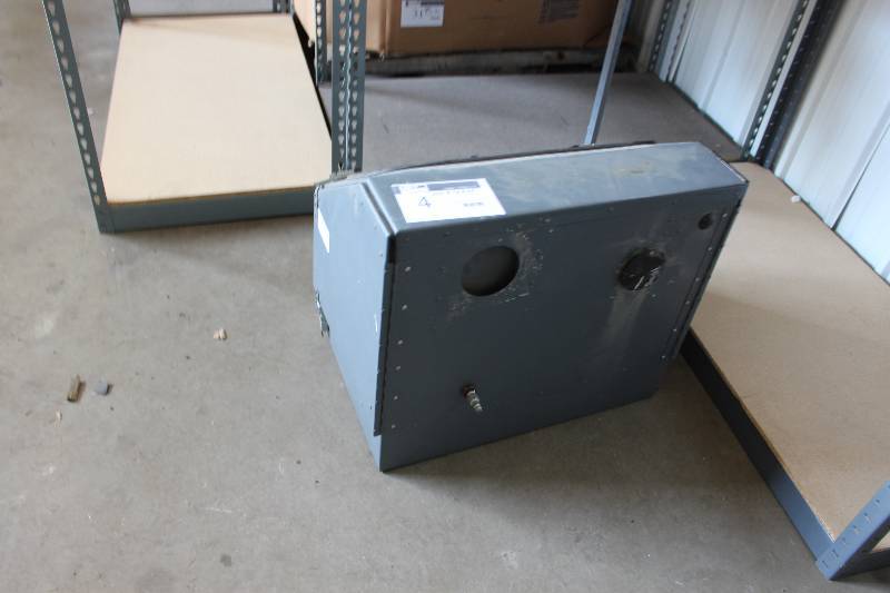 lot 4 image: Sand blasting cabinet filled with sand blasting medium, tested and operational