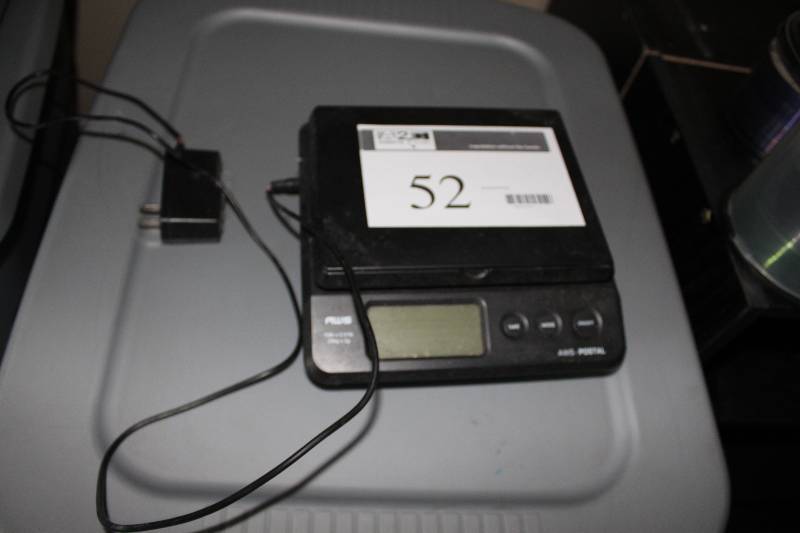lot 52 image: electronic scale, top is loose, tested and operational