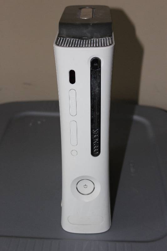 lot 62 image: Xbox console, as is for parts