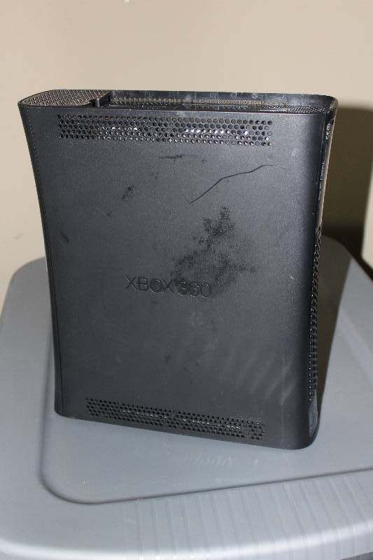 lot 63 image: Xbox console, as is for parts