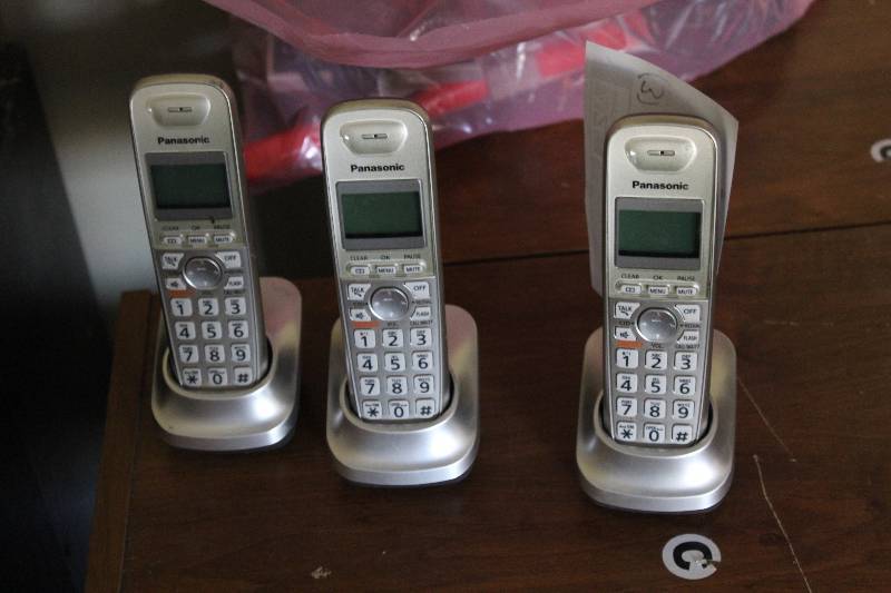 lot 61 image: Cordless phones, tested and operational