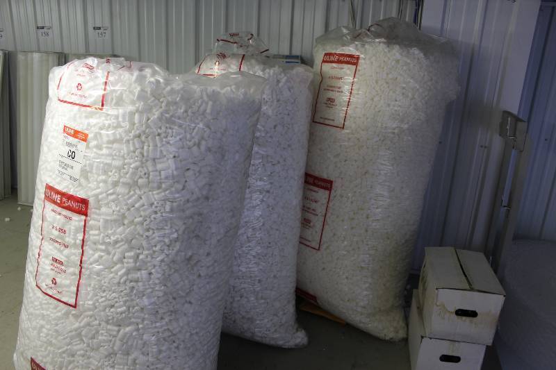 lot 160 image: biodegradable packing peanuts, new unopened
