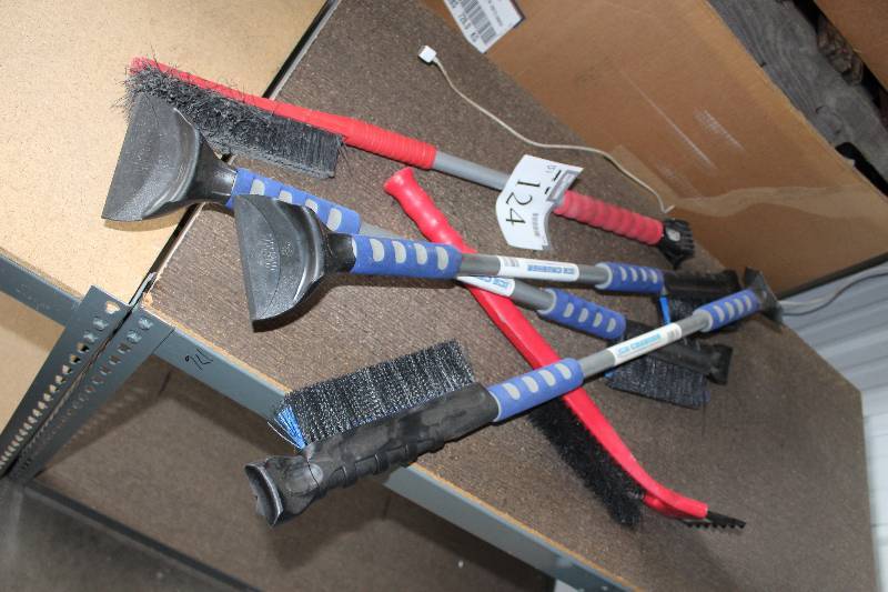 lot 124 image: ice scrapers for vehicle.