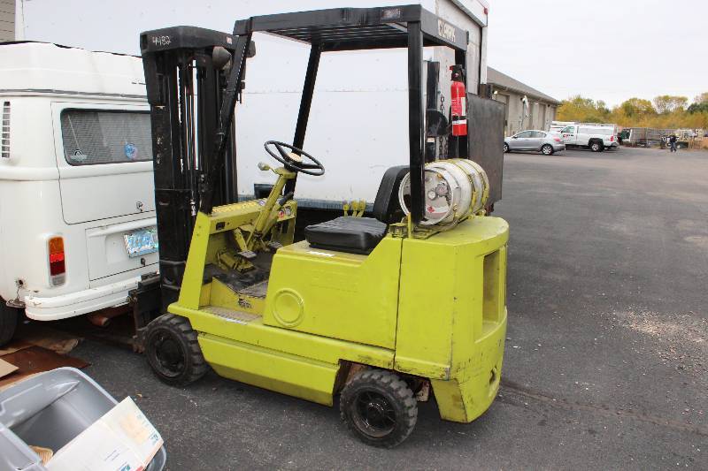 lot 1B image: Clark Forklift, Model # GCS25 SN G13800036301 Hours Indicated 8330.9 Has new tires, 4000 pound capacity, Runs on LP, great condition, tested and operational