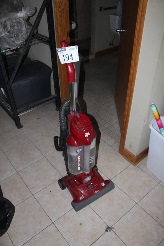 lot 194 image: vacuum cleaner, tested and operational