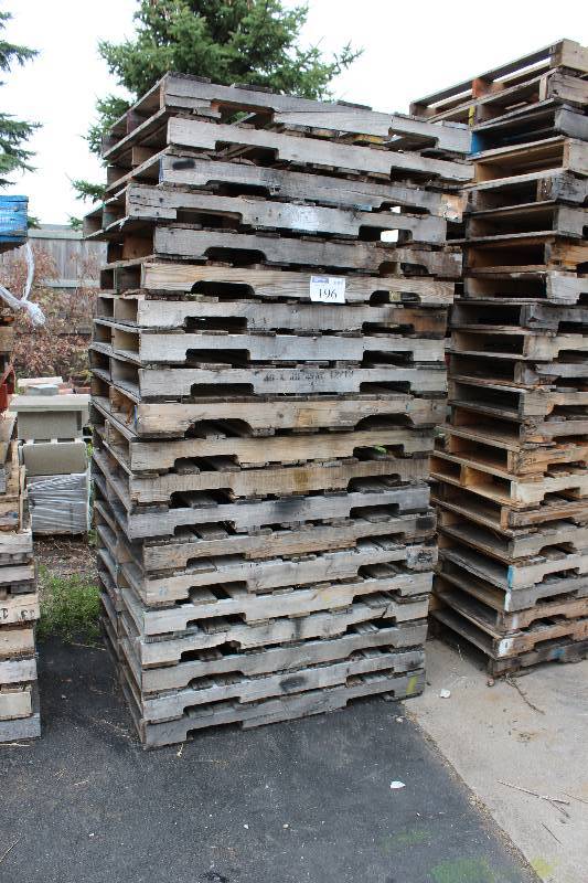 lot 196 image: Used pallets,  good condition