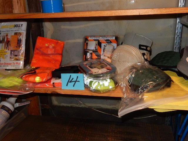 lot 14 image: Safety Vests, Knee pads other protective items