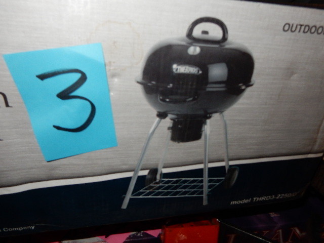 lot 3 image: Thermos, 22in Premium Charcoal Grill