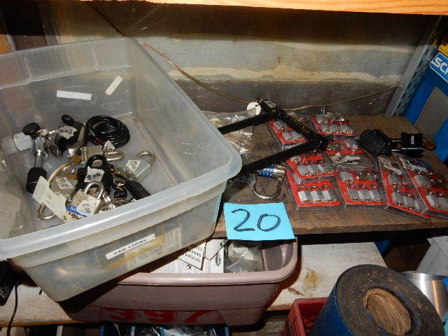 lot 20 image: Large lot of Paddle locks.. Looks like most of the keys are there