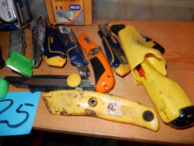 lot 25 image: Large set of Linoleum Knives and other cutters