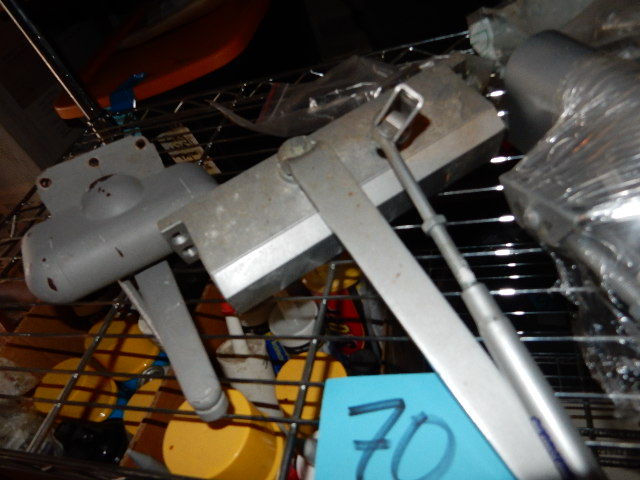 lot 70 image: 6 Door Closers.. Untested
