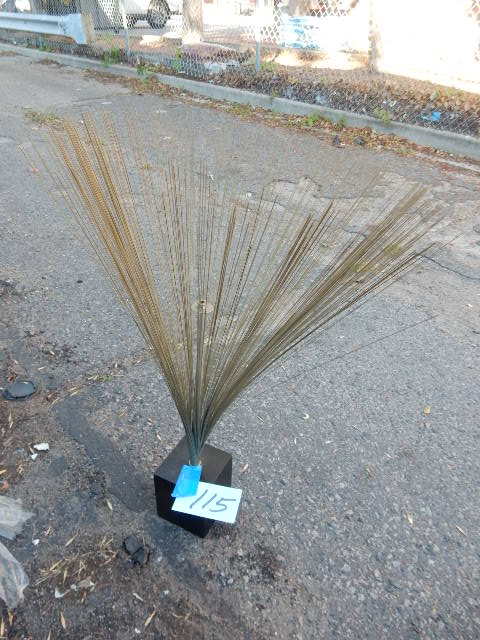 lot 115 image: An interesting sculpture.. Looks like there is a water hookup