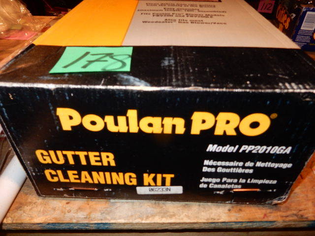 lot 178 image: POULAN Gutter cleaner, WEED BRUSH, American Flag kit