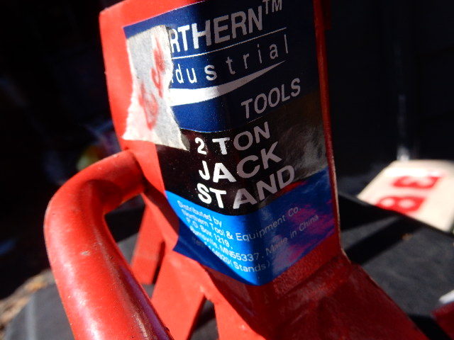 lot 187 image: Jack Stands and other Jacks