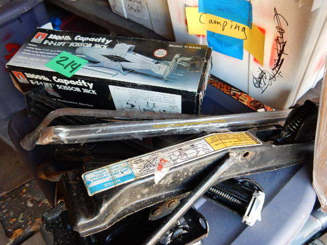lot 214 image: Auto jacks and accessories. 2 34 in ball