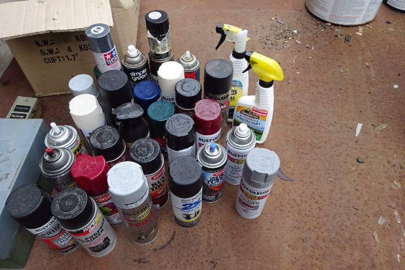 Spray cans paint