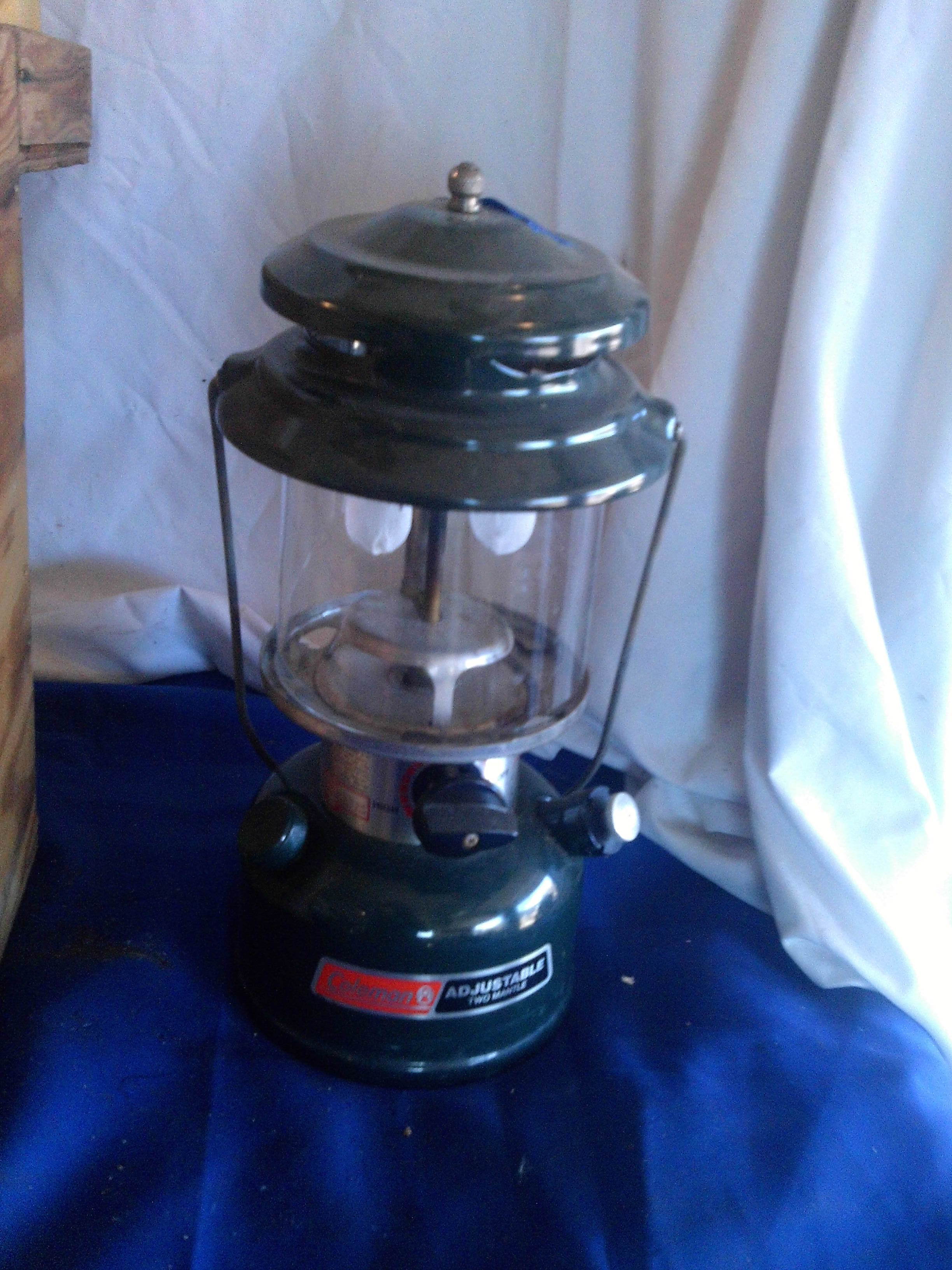 lot 20 image: 892 coleman lantern