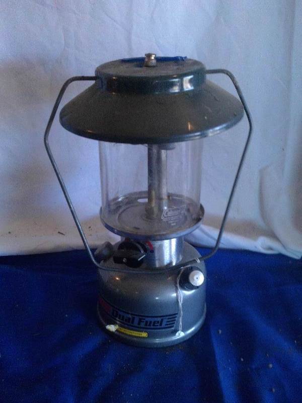 lot 22 image: 1195 coleman lantern