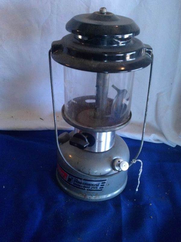 lot 23 image: 490 coleman lantern