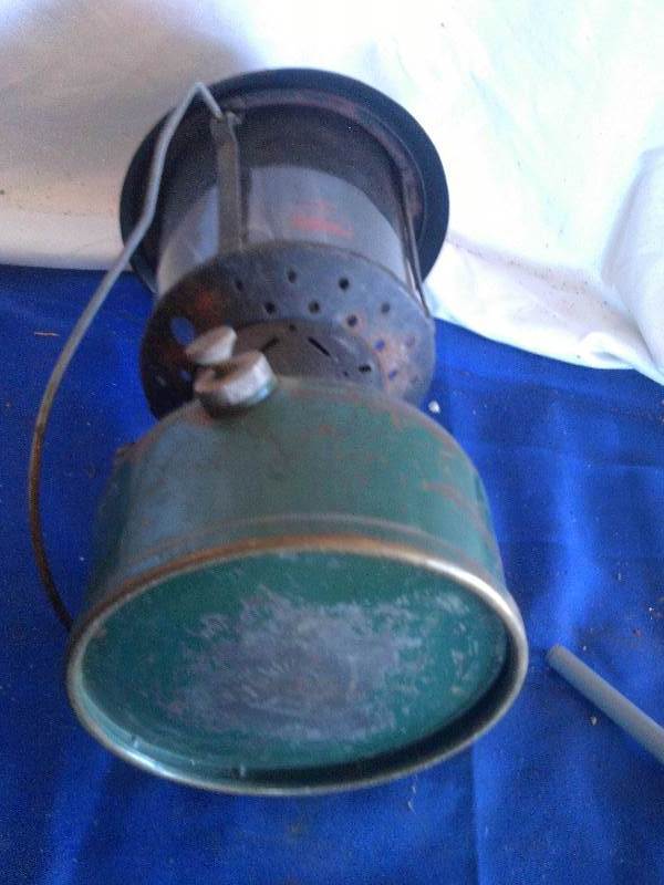 lot 25 image: coleman lantern