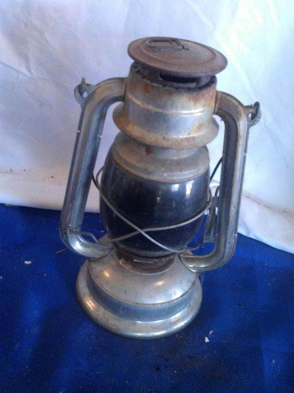 lot 33 image: vintage barn lantern
