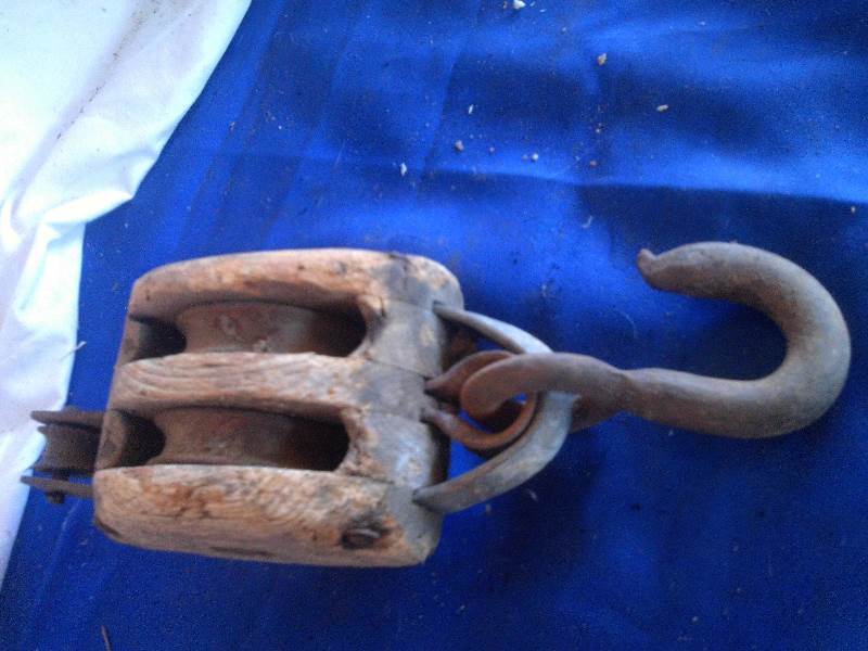 lot 35 image: vintage wooden barn pully
