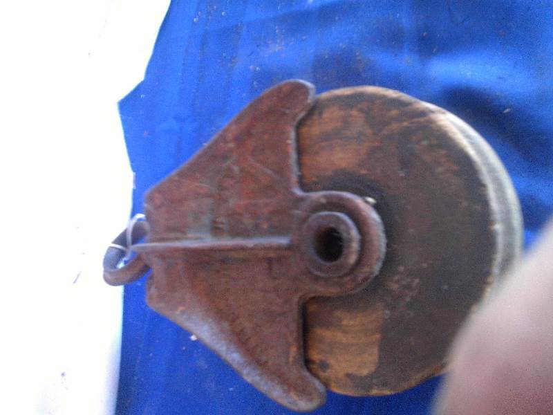 lot 39 image: antique myers barn pully