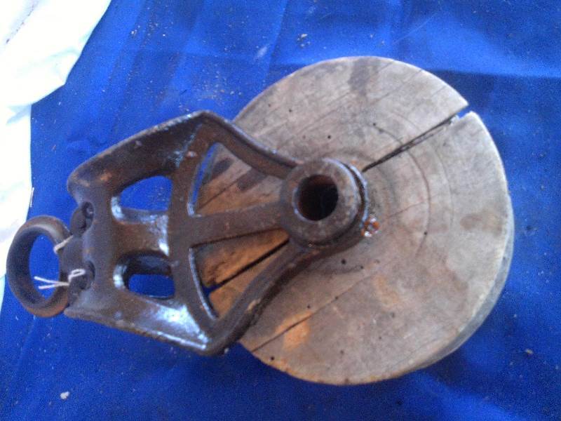lot 41 image: antique barn pully